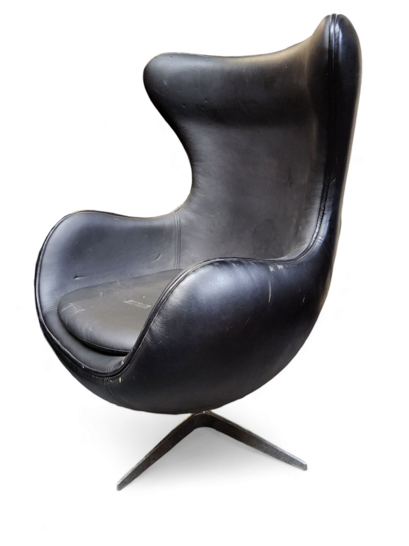 A mid 20th century Egg Chair in the manner of Fritz Hansen, chrome X base, 104cm high, 71cm wide, - Bild 2 aus 2