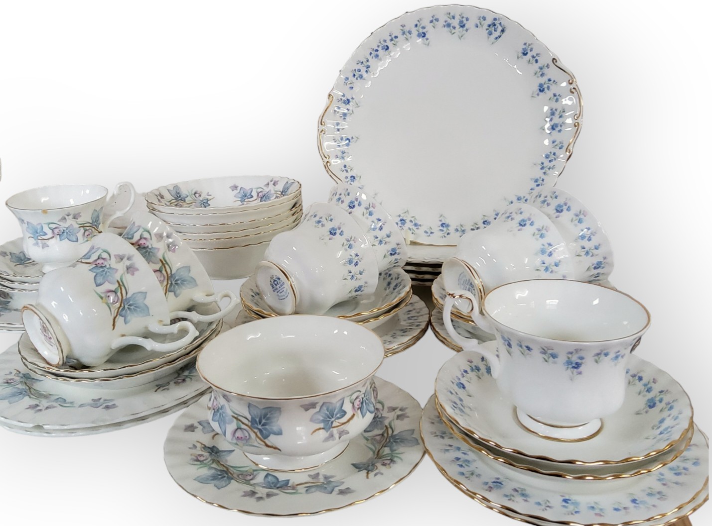 A Royal Albert Memory Lane tea and dinner service, comprising five dinner plates, five tea cups, six