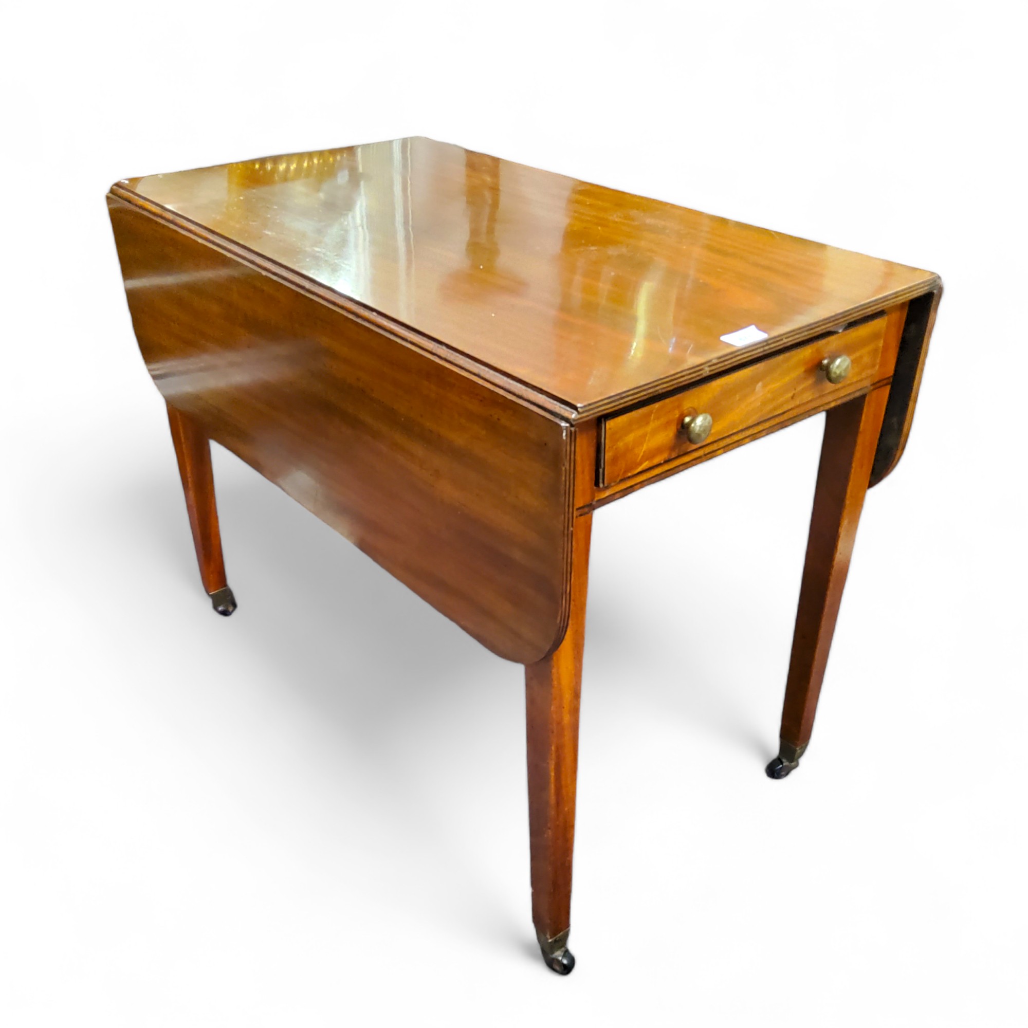 A Victorian mahogany Pembroke table, 72cm high, 105cm wide, c.1860