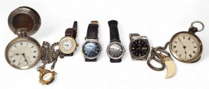 A Seiko 5 stainless steel Arabic day/date gentleman's wristwatch, 7009-3131, ser. no. 5N1331,