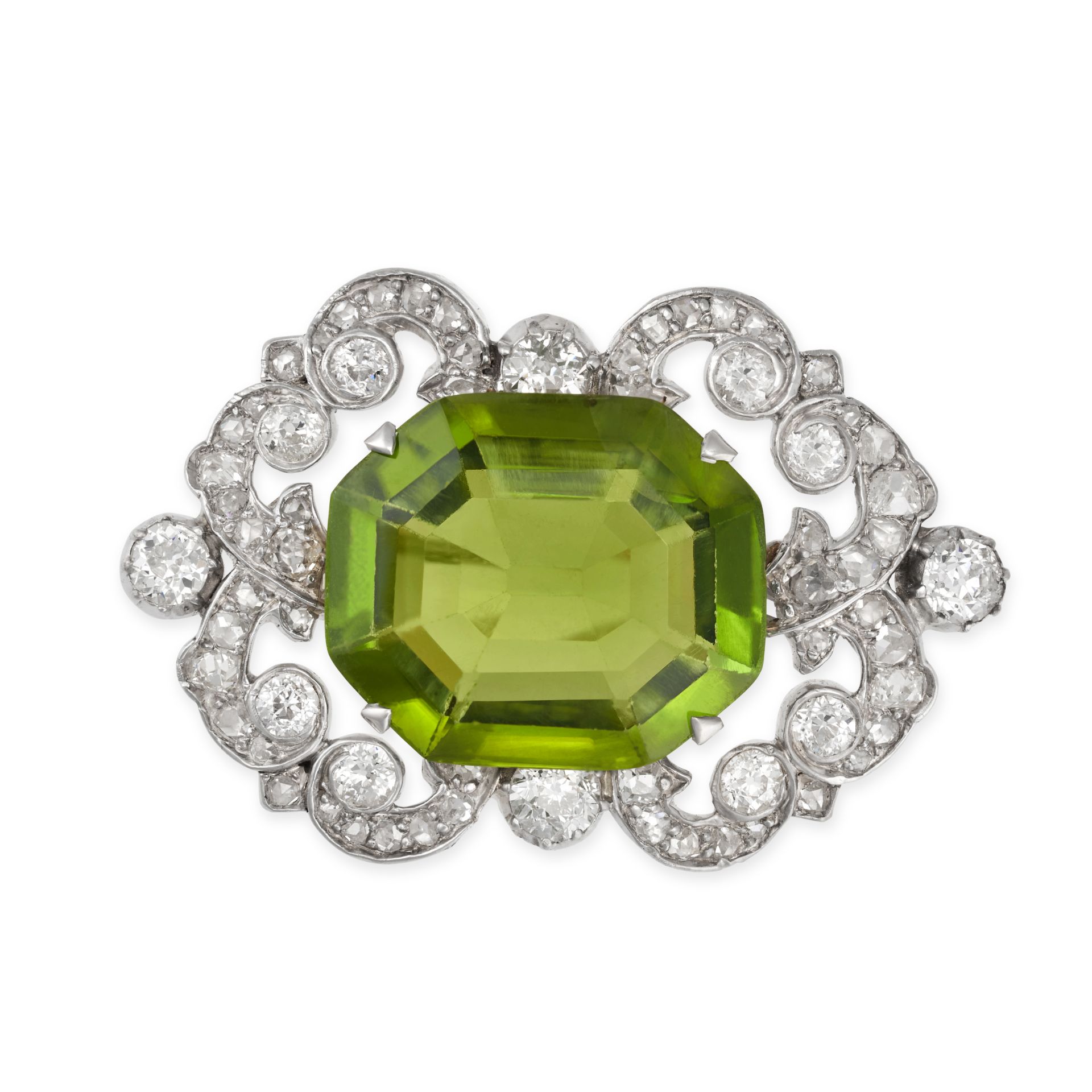 A FINE ANTIQUE PERIDOT AND DIAMOND BROOCH in yellow gold and silver, set with an octagonal step c...