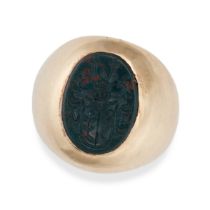 A BLOODSTONE INTAGLIO RING in yellow gold, set with a bloodstone intaglio carved to depict a coat...