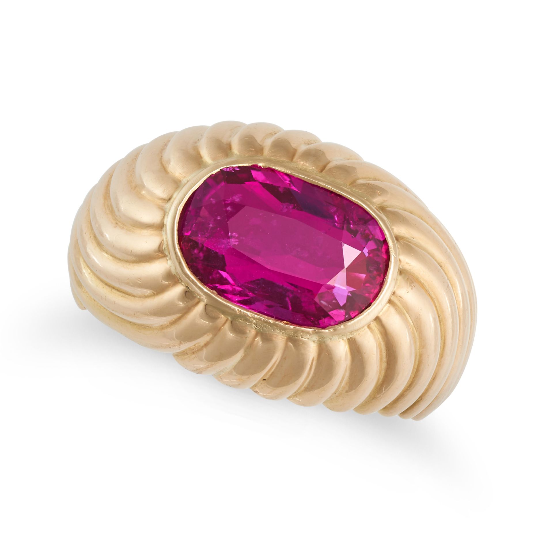 CARTIER, AN UNHEATED RUBY RING in 18ct yellow gold and platinum, the fluted ring set with an oval...