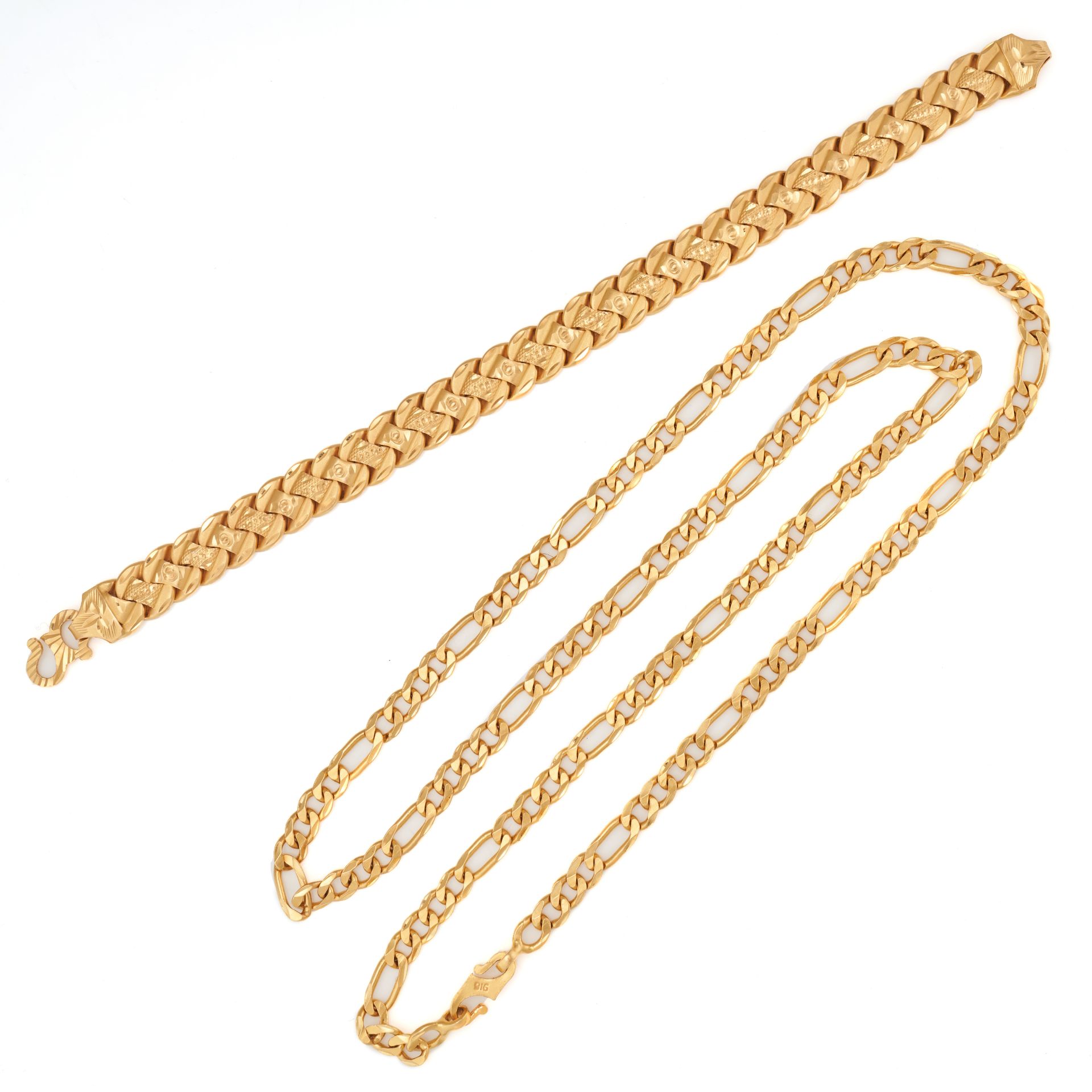 A GOLD CURB LINK CHAIN AND BRACELET in 22ct yellow gold, curb link necklace, bracelet with a patt...
