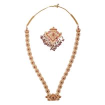 A NECKLACE AND PENDANT SUITE in 22ct yellow gold, set with pearls and red and white gemstones, pe...