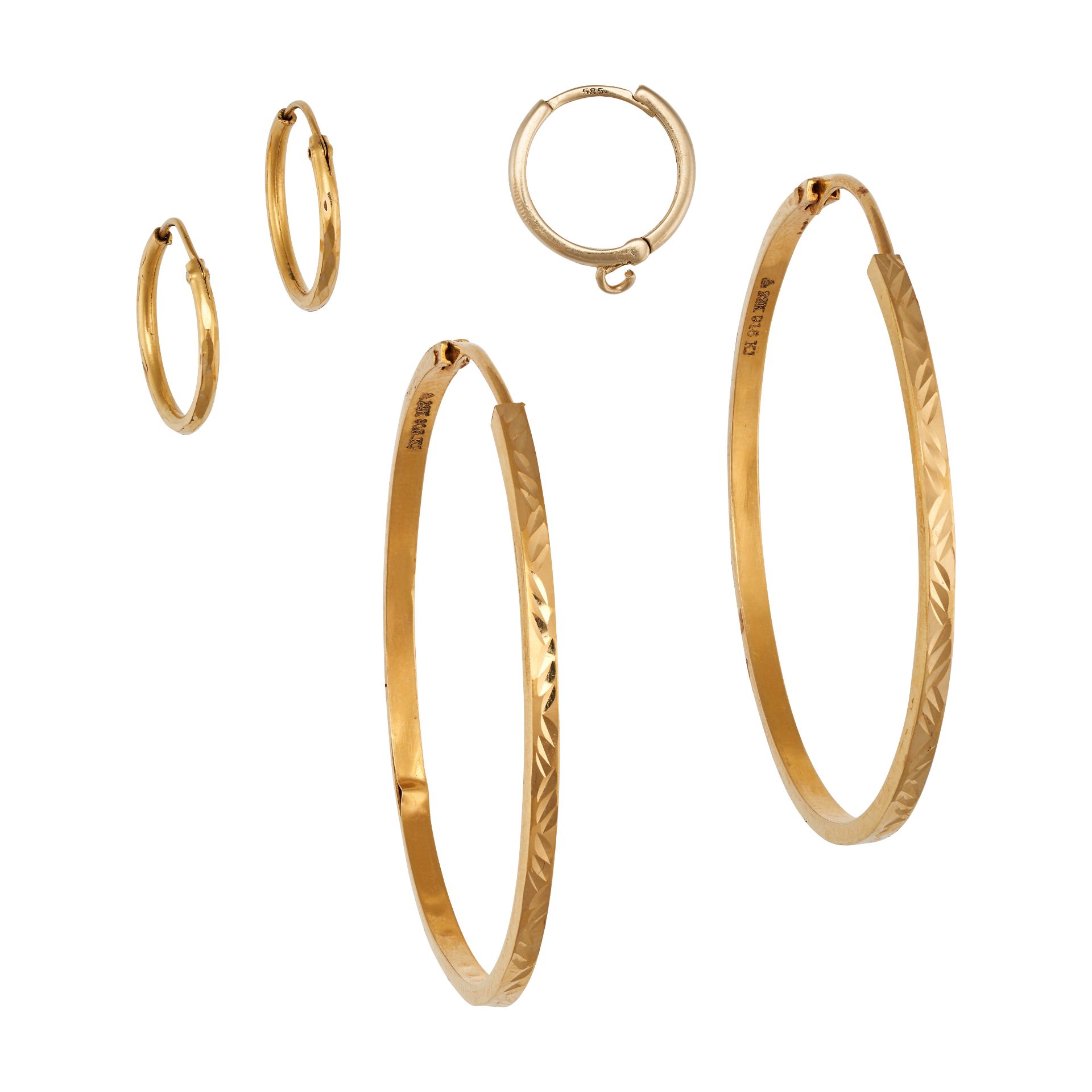 A GROUP LOT OF GOLD HOOP EARRINGS in yellow gold, comprising two pairs of earrings and one singul...