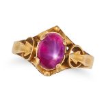 AN ANTIQUE STAR RUBY RING in yellow gold, set with an oval cabochon ruby, no assay marks, size N1...