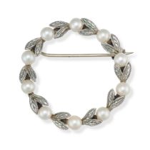 NO RESERVE - A PEARL WREATH BROOCH designed as a wreath set with pearls, stamped silver, 3.4cm, 5...