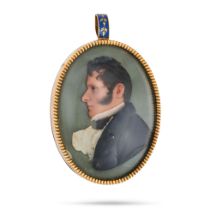 AN ANTIQUE MEMORIAL PENDANT in yellow gold, comprising a painted profile of a gentleman beneath a...