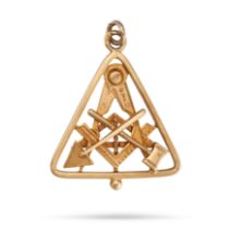 A MASONIC PENDANT in 14ct yellow gold, designed as masonic symbols, stamped 585, 2.9cm, 2.7g.