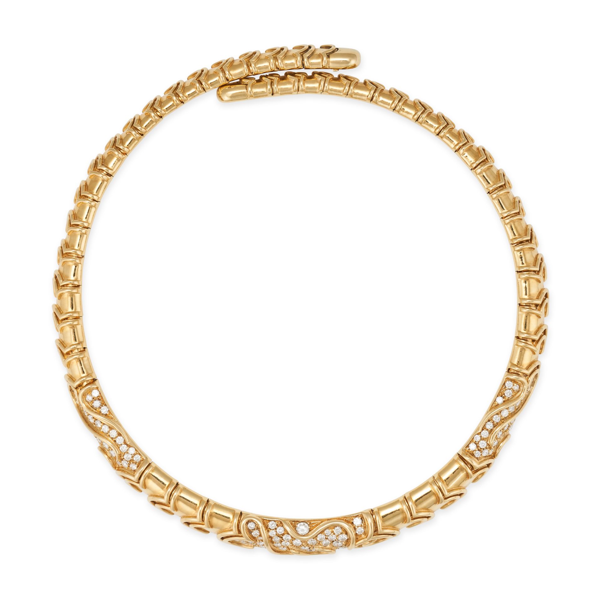 BULGARI, A DIAMOND TORQUE COLLAR NECKLACE the necklace comprising a row of articulated fancy link... - Bild 2 aus 3