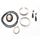 NO RESERVE - A COLLECTION OF MOURNING JEWELLERY comprising a pair of antique jet drop earrings, e...