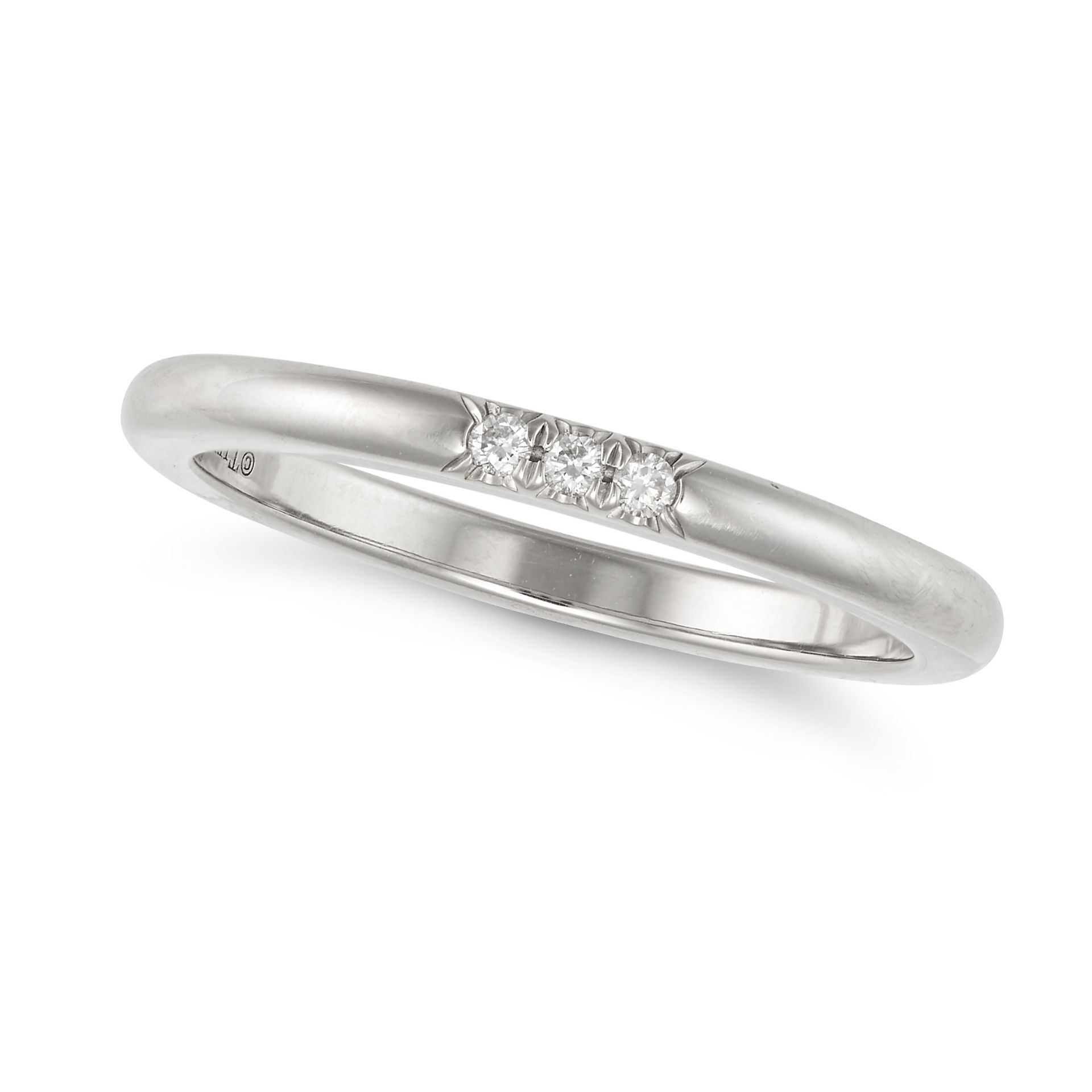 NO RESERVE - TIFFANY & CO., A DIAMOND RING set with three round cut diamonds, signed Tiffany & Co...