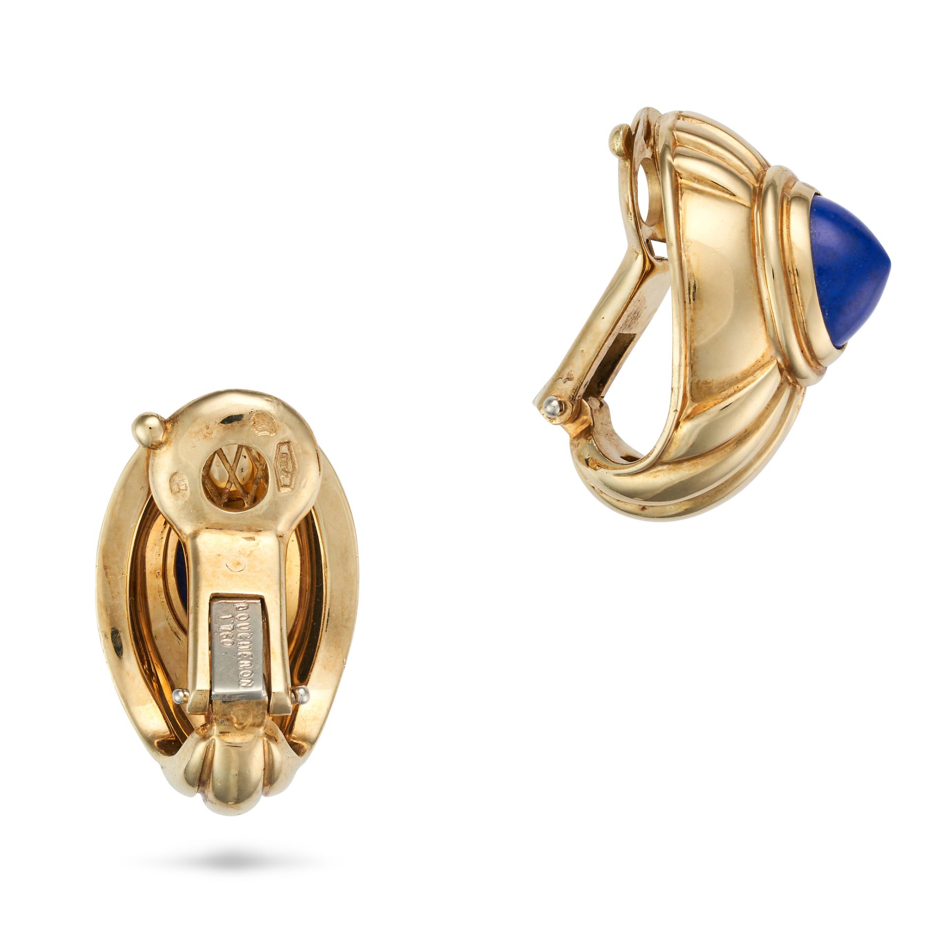 BOUCHERON, A PAIR OF LAPIS LAZULI CLIP EARRINGS in 18ct yellow gold, the fluted earrings each set... - Bild 2 aus 2