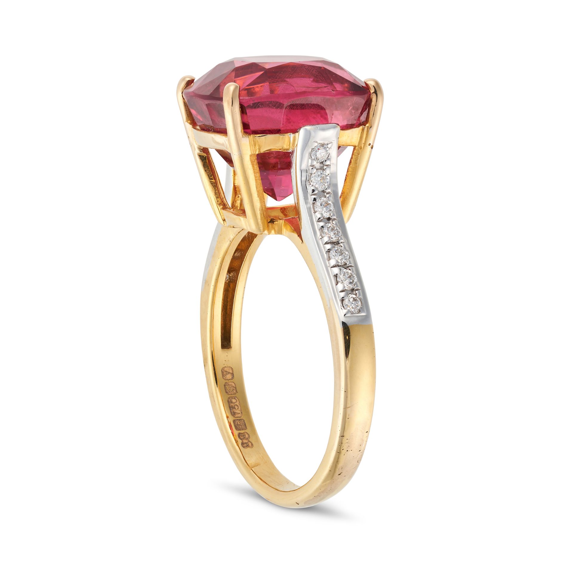 A 8.85 CARAT BURMA NO HEAT SPINEL AND DIAMOND RING in 18ct yellow gold, set with a cushion cut sp... - Bild 3 aus 3