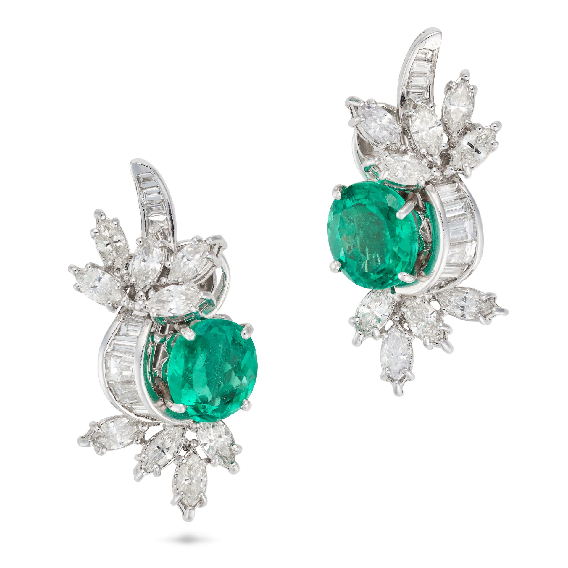 A PAIR OF EMERALD AND DIAMOND EARRINGS each set with an oval cut emerald accented by a spray of m... - Bild 2 aus 2