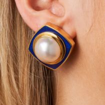 TIFFANY & CO., A PAIR OF VINTAGE MABE PEARL AND ENAMEL CLIP EARRINGS in 18ct yellow gold, each se...
