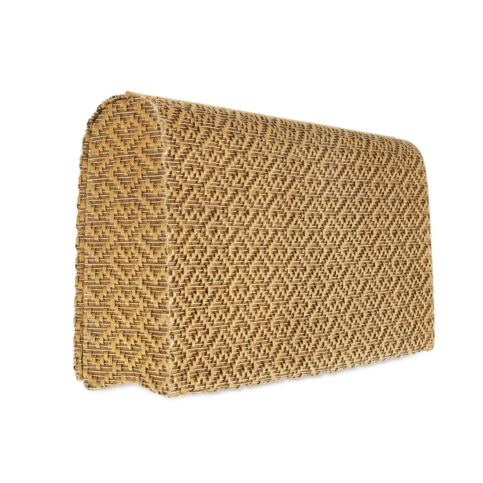 CARTIER, A VINTAGE GOLD CLUTCH BAG / PURSE  in 18ct yellow gold, the hinged bag comprising woven ... - Image 3 of 4