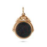 AN ANTIQUE CARNELIAN AND BLOODSTONE SWIVEL FOB PENDANT in 18ct yellow gold, the swivel fob set wi...