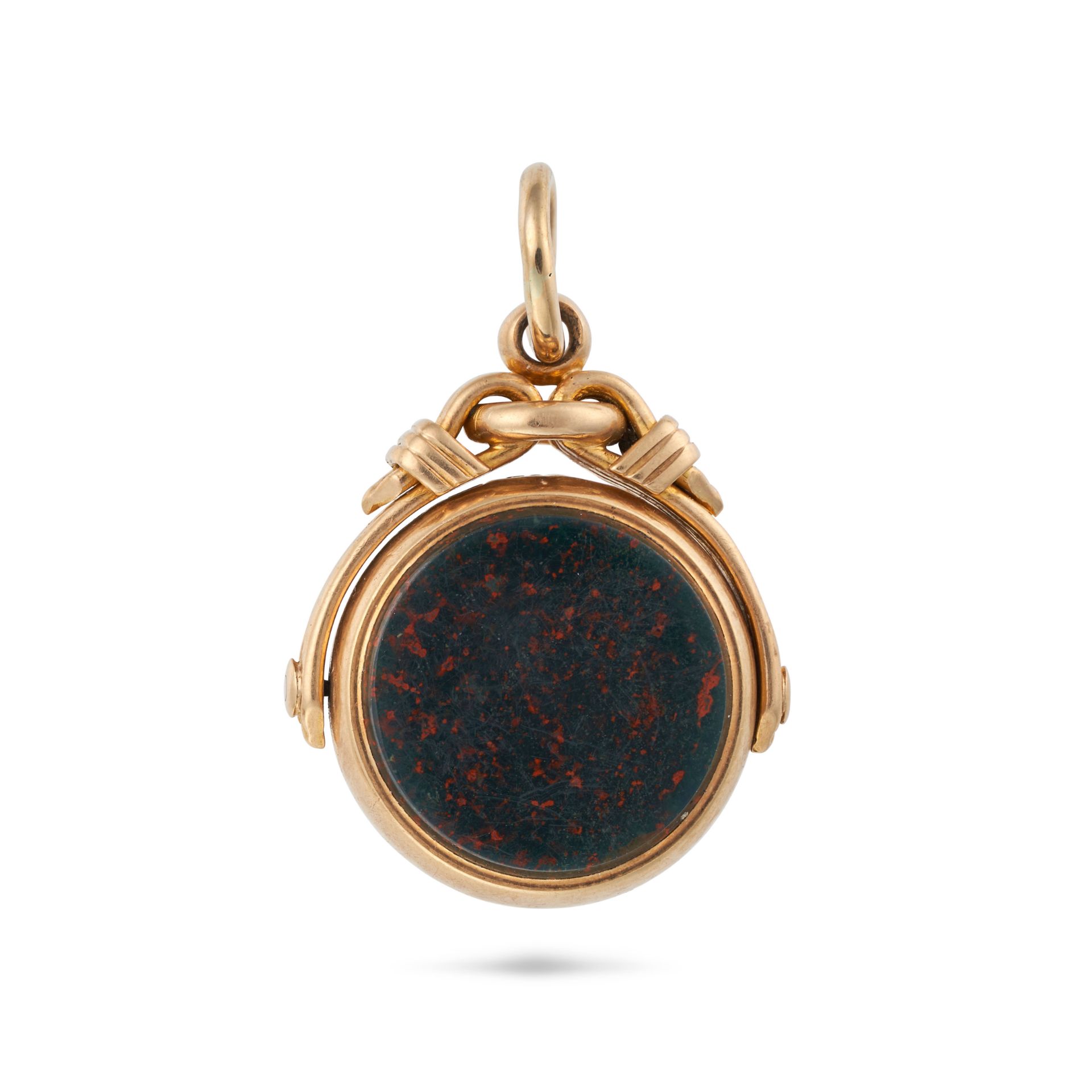 AN ANTIQUE CARNELIAN AND BLOODSTONE SWIVEL FOB PENDANT in 18ct yellow gold, the swivel fob set wi...