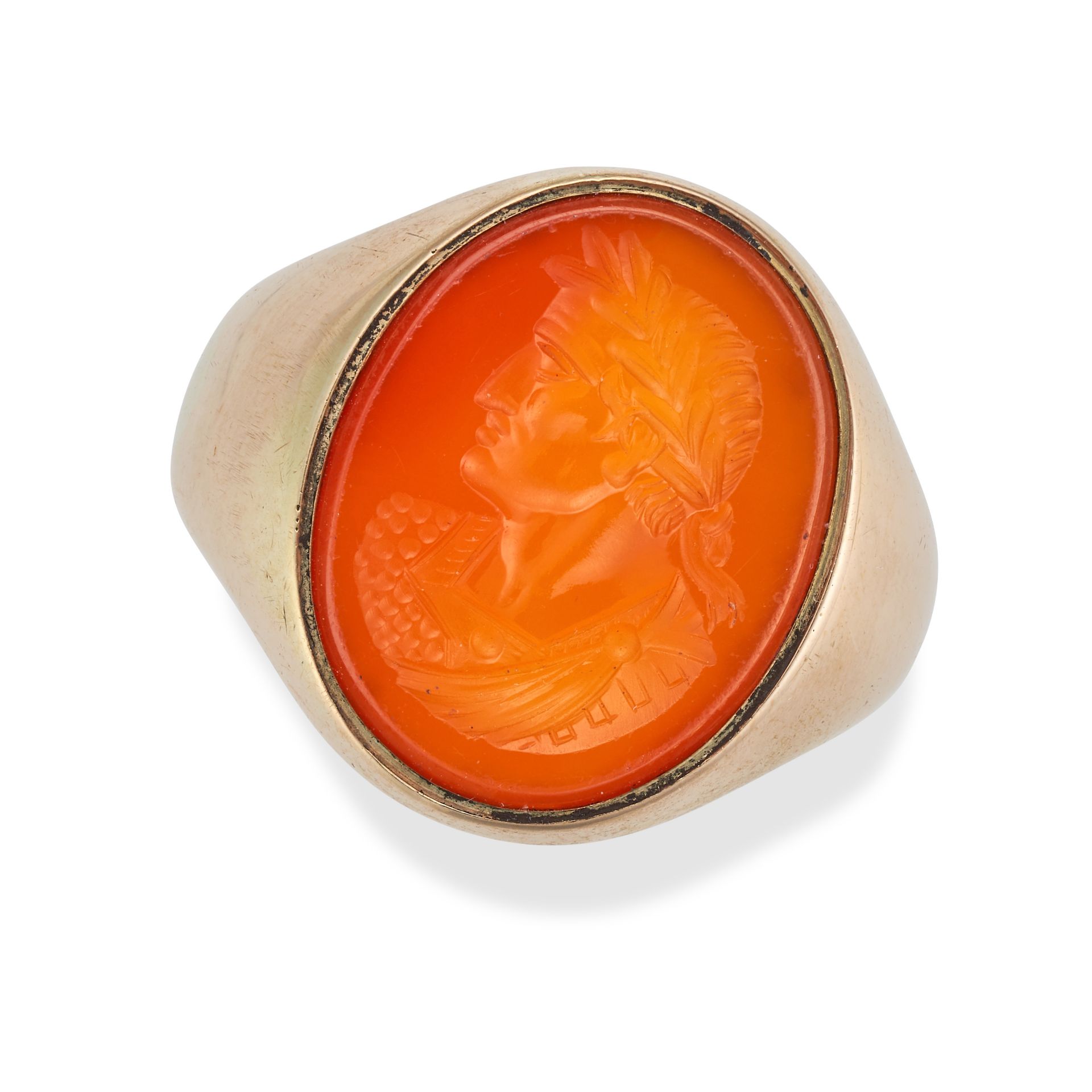 AN ANTIQUE CARNELIAN SIGNET RING in 15ct yellow gold, set with a carnelian intaglio carved to dep...