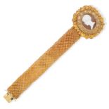 AN ANTIQUE CAMEO BRACELET, 19TH CENTURY in yellow gold, the clasp set with a shell cameo carved t...
