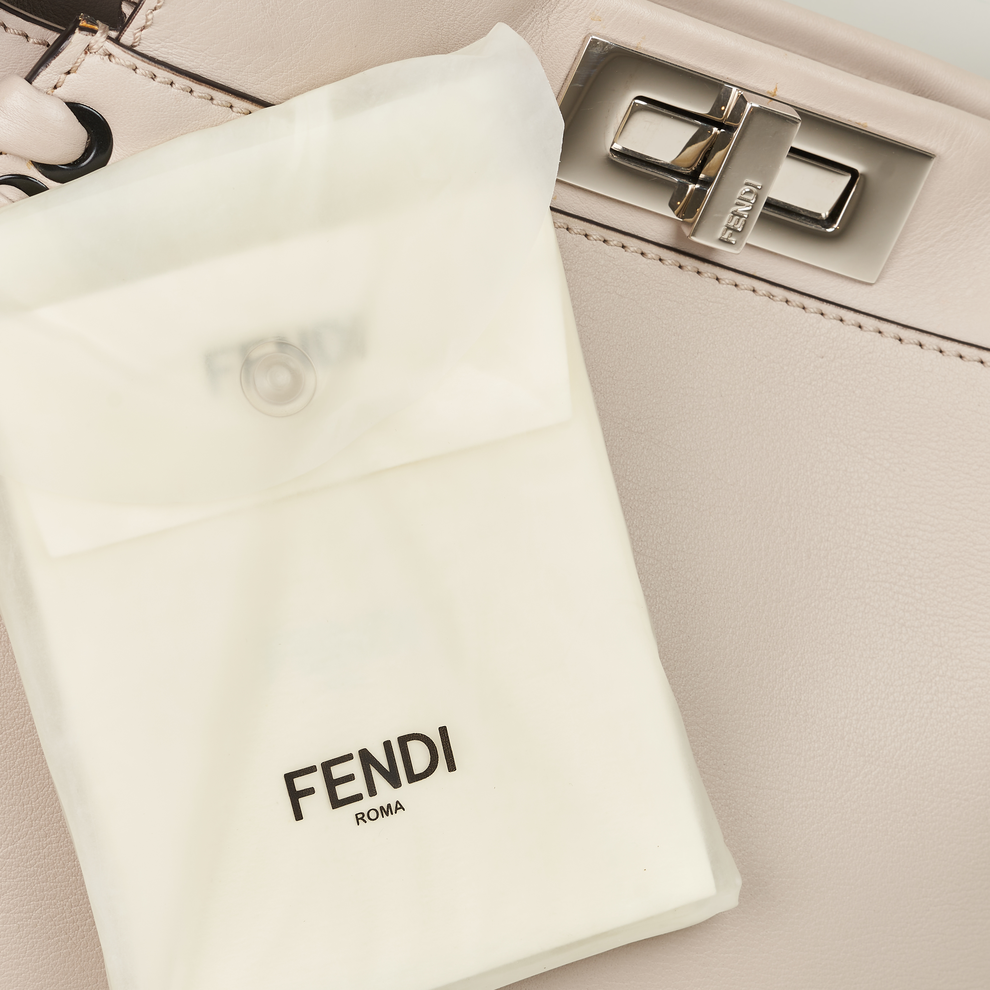 FENDI PEEKABOO LEATHER BAG - Image 3 of 3