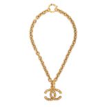 CHANEL VINTAGE PENDANT AND CHAIN
