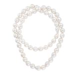 A BAROQUE PEARL SAUTOIR NECKLACE comprising a single row of baroque pearls, 80.0cm, 190.5g.