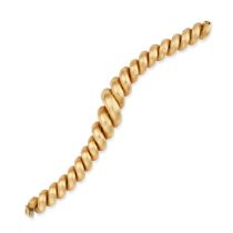 A VINTAGE GOLD ITALIAN BRACELET in 18ct yellow gold, comprising graduating brushed segmented link...