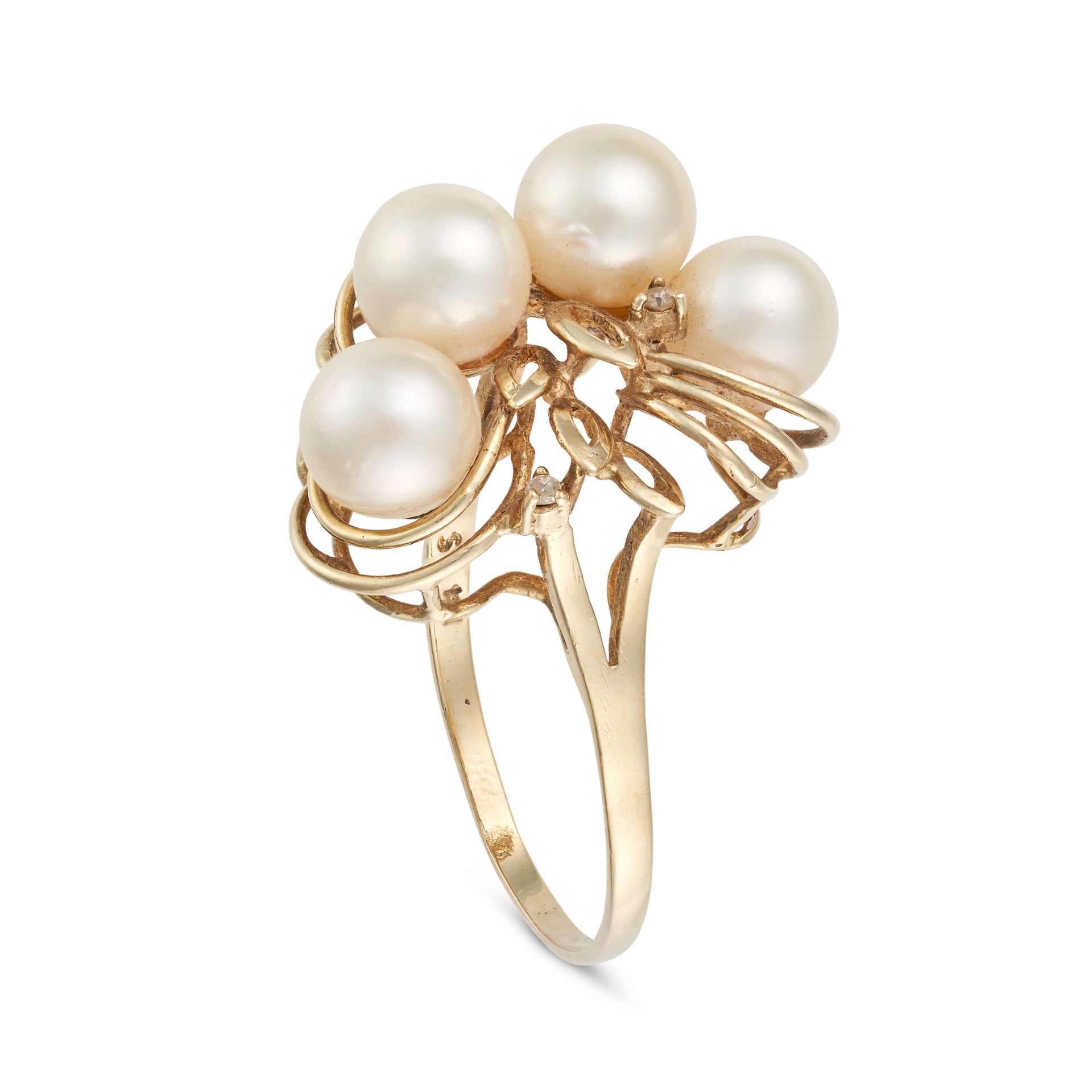 NO RESERVE - A PEARL DIAMOND DRESS RING the stylised ring set with four pearls and accented by ro... - Bild 2 aus 2