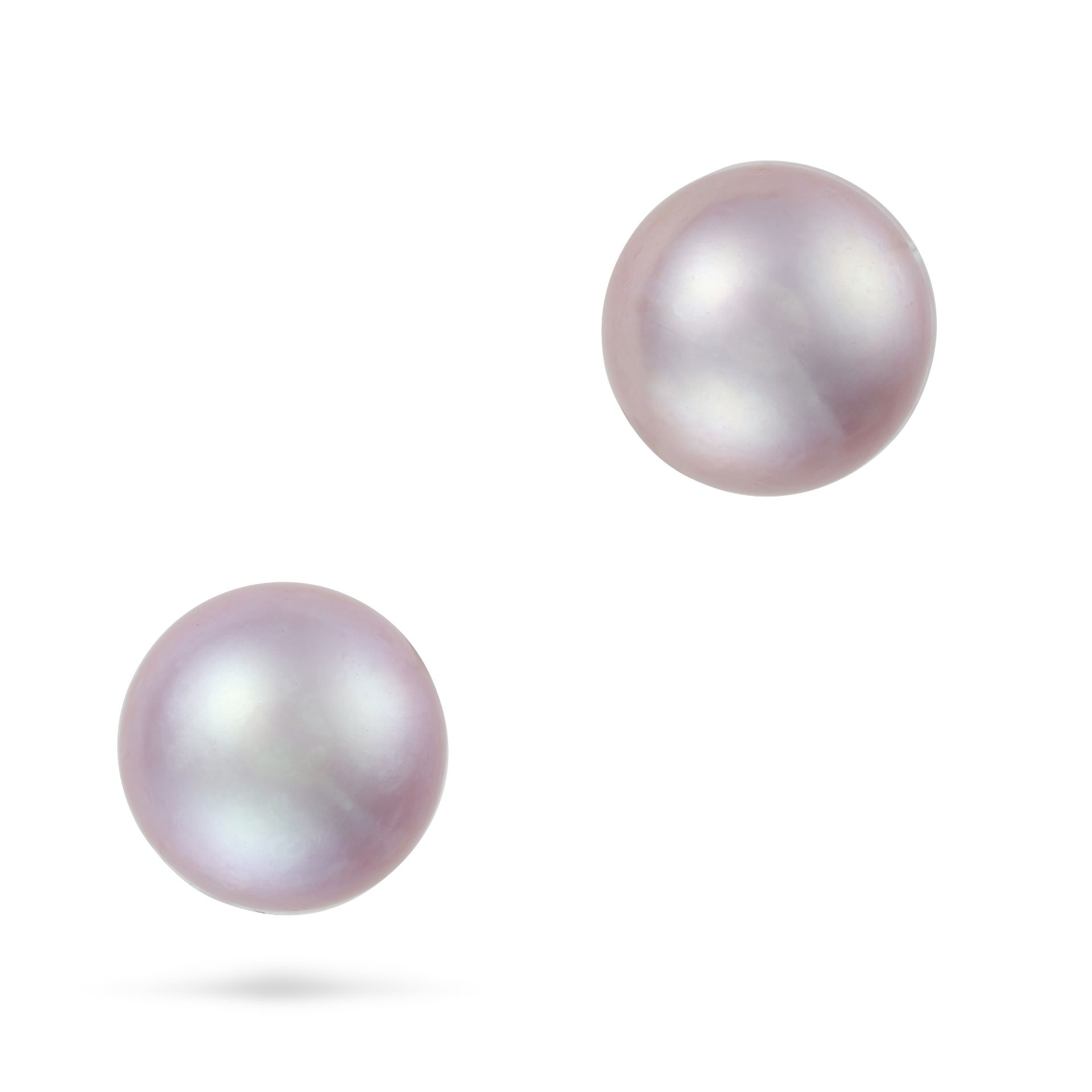 A PAIR OF PINK PEARL STUD EARRINGS each set with a pink pearl of 11.7mm, stamped 750, 5.5g.