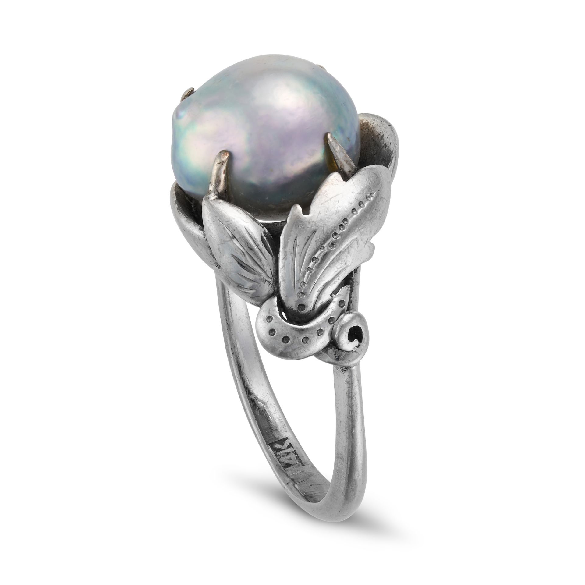 A GREY PEARL RING set with a grey pearl of 10.5mm, stamped 14K, size L1/2 / 6, 4.4g. - Bild 2 aus 2