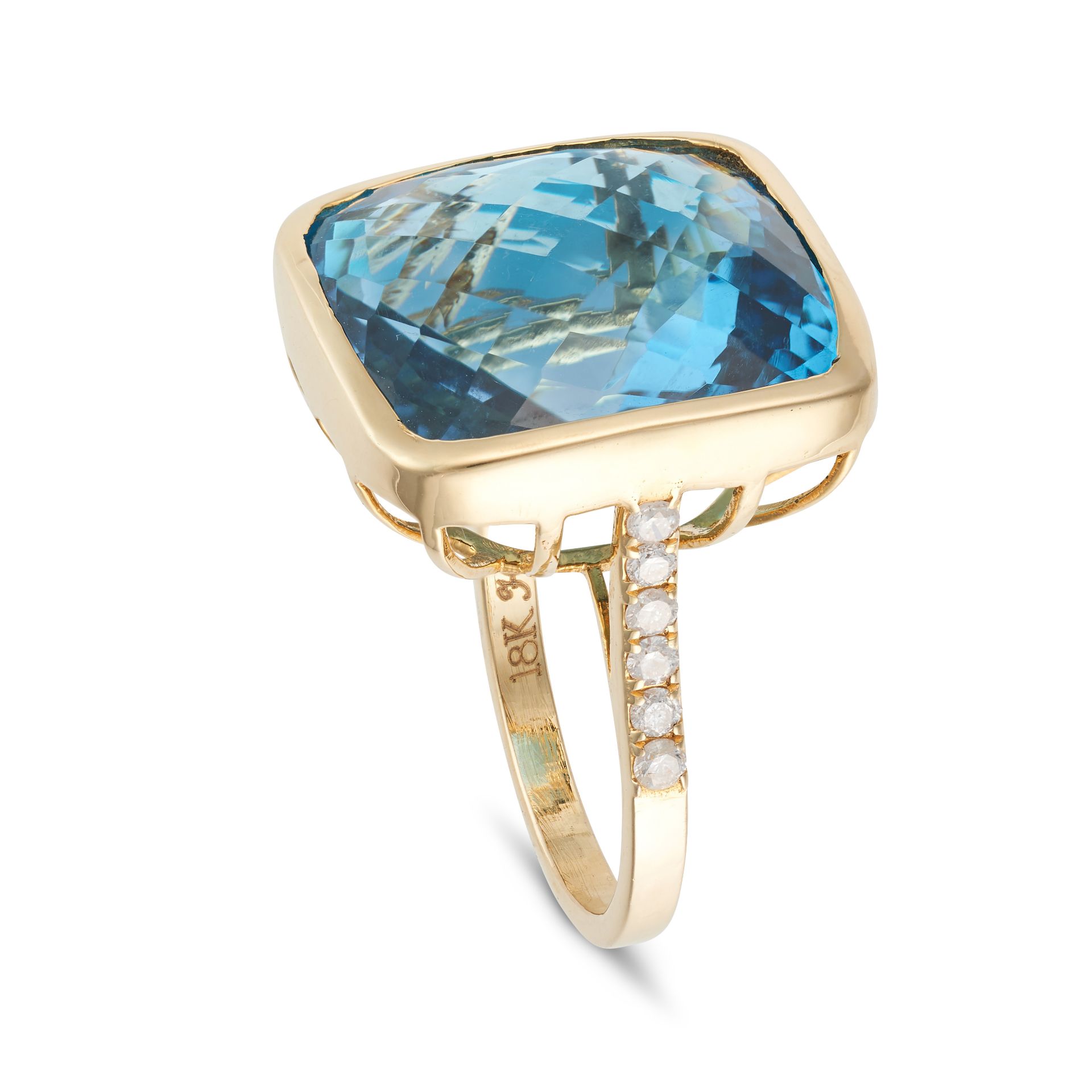 A BLUE TOPAZ AND DIAMOND RING set with a fancy cut blue topaz of 37.60 carats, the shoulders set ... - Bild 2 aus 2