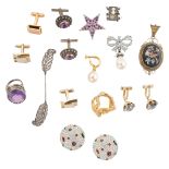 NO RESERVE - A BOX OF ASSORTED JEWELLERY comprising a faux pearl earring, a pair of paste bombe c...