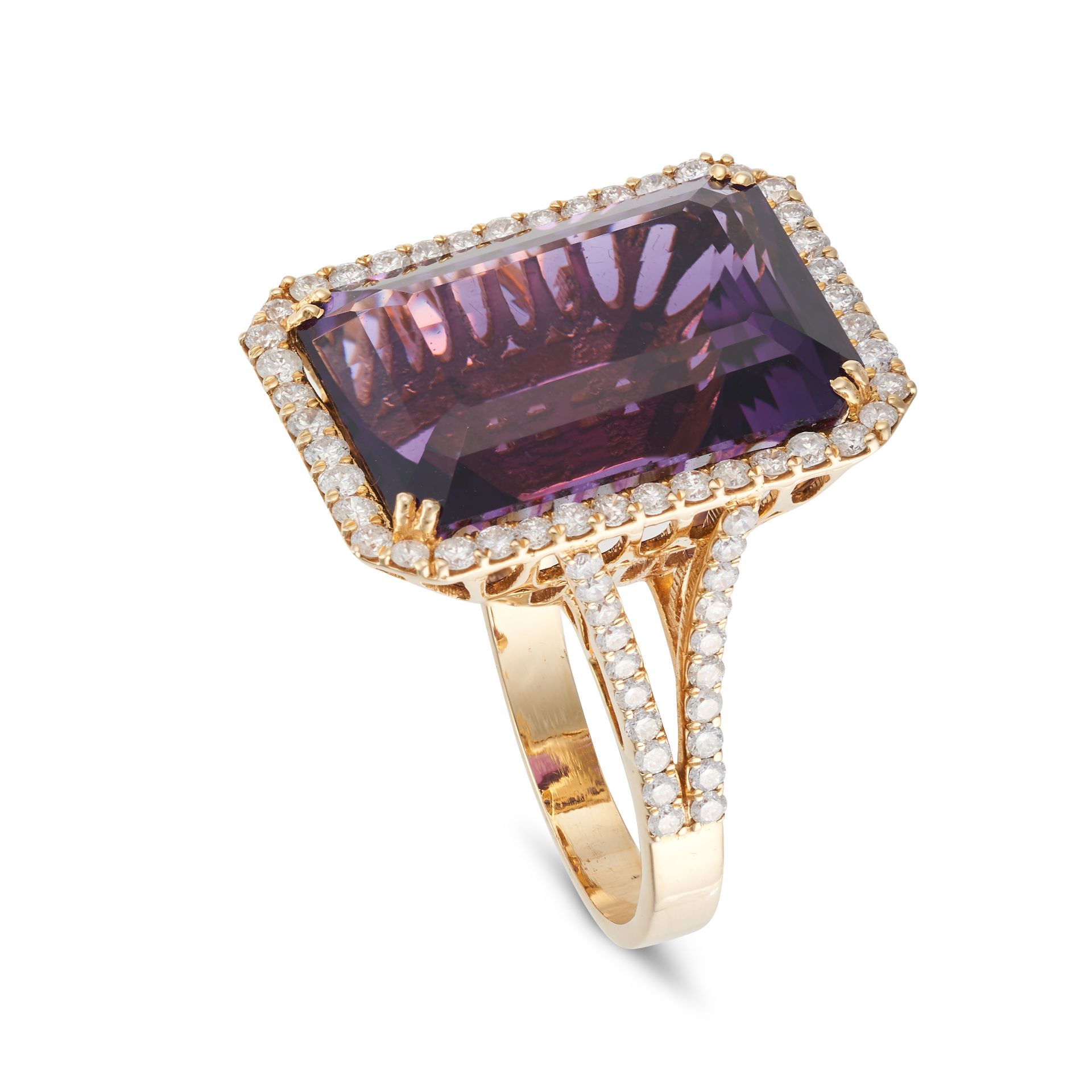 AN AMETHYST AND DIAMOND DRESS RING set with an octagonal step cut amethyst of 19.14 carats in a b... - Bild 2 aus 2