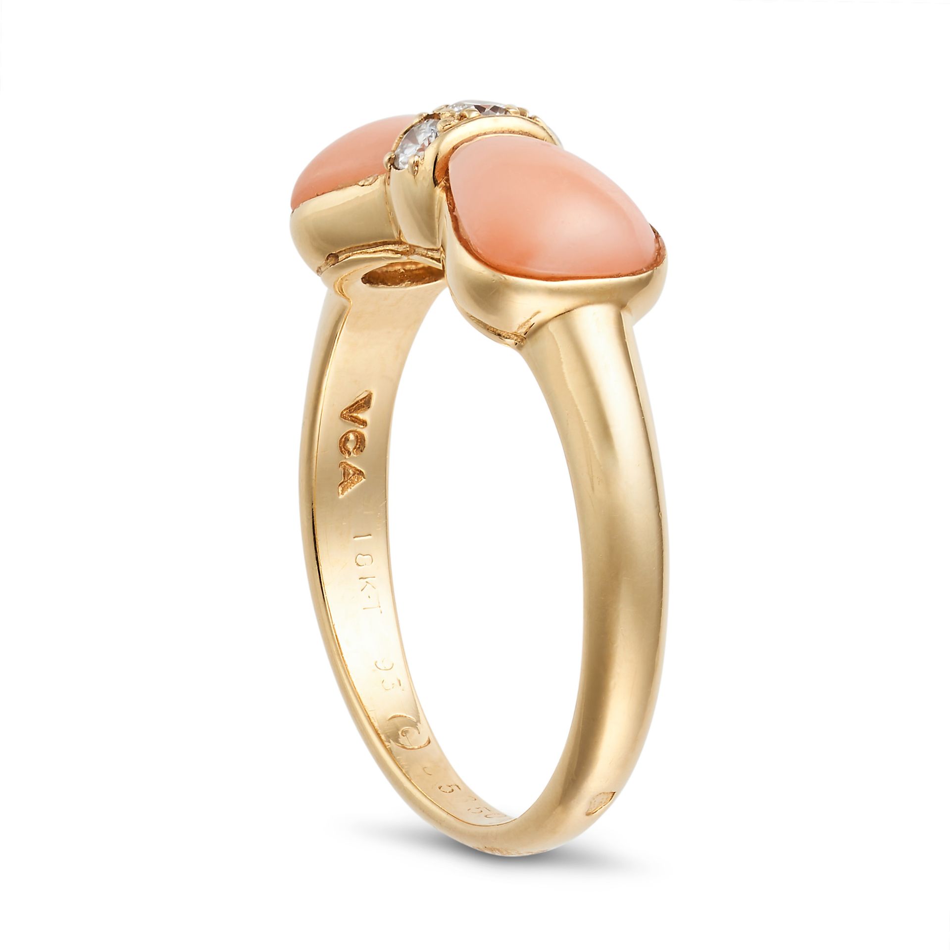 VAN CLEEF & ARPELS, A CORAL AND DIAMOND BOW RING in 18ct yellow gold, designed as a bow set with ... - Bild 2 aus 2