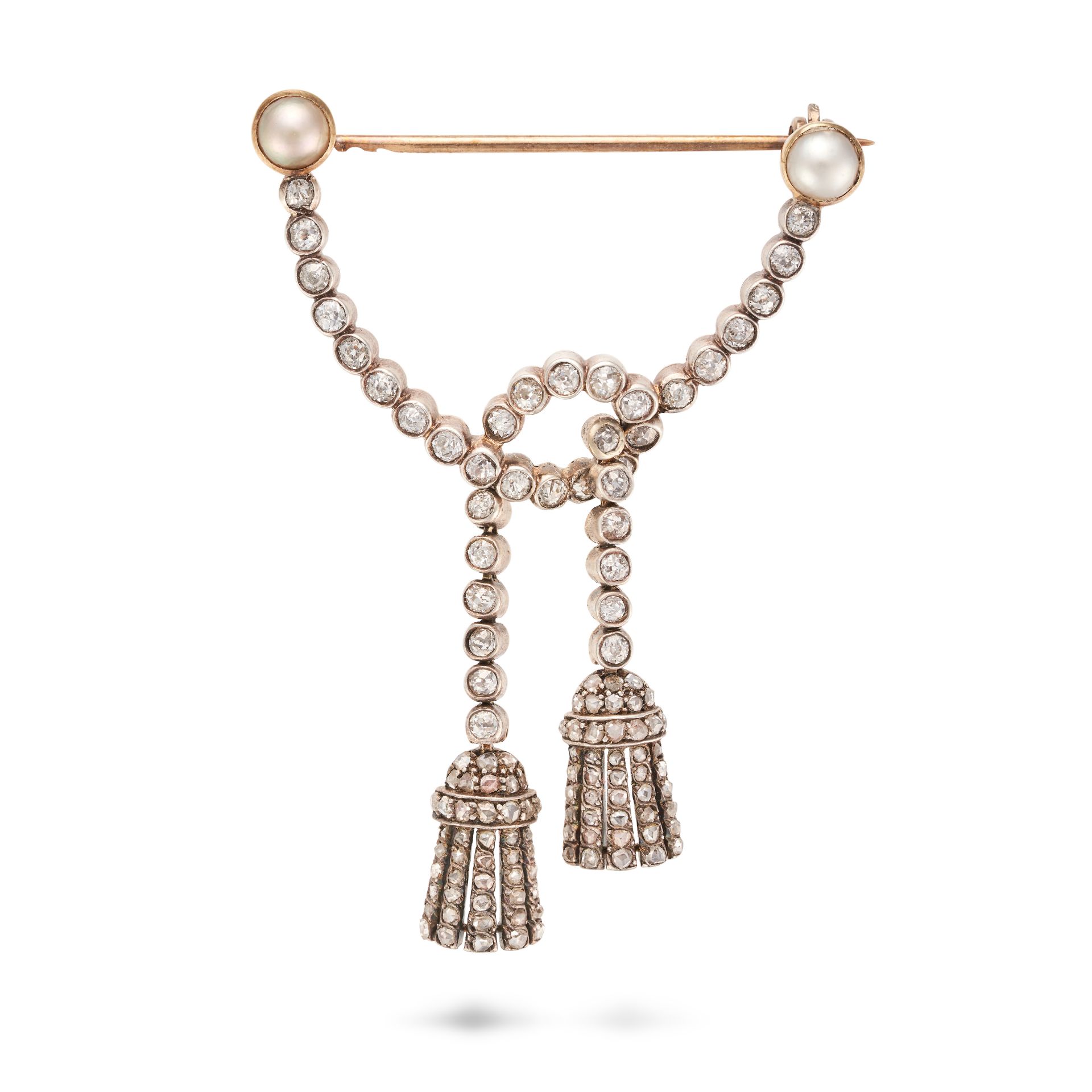 AN ANTIQUE DIAMOND AND PEARL TASSEL BROOCH in yellow gold and silver, the brooch set throughout w...