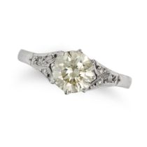 A SOLITAIRE DIAMOND RING in white gold, set with a round brilliant cut diamond of approximately 1...