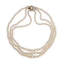 NO RESERVE - A PEARL NECKLACE in yellow gold, comprising three rows of pearls, the clasp set with...