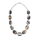 NO RESERVE - A BANDED AGATE NECKLACE comprising a row of oval cabochon banded agate, no assay mar...