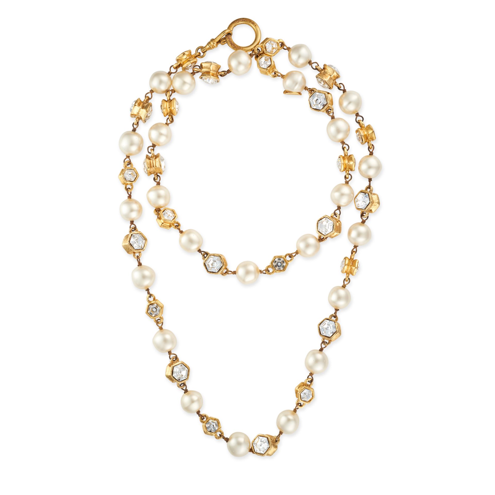 CHANEL, A VINTAGE CRYSTAL AND FAUX PEARL SAUTOIR NECKLACE comprising a row of alternating faux pe...