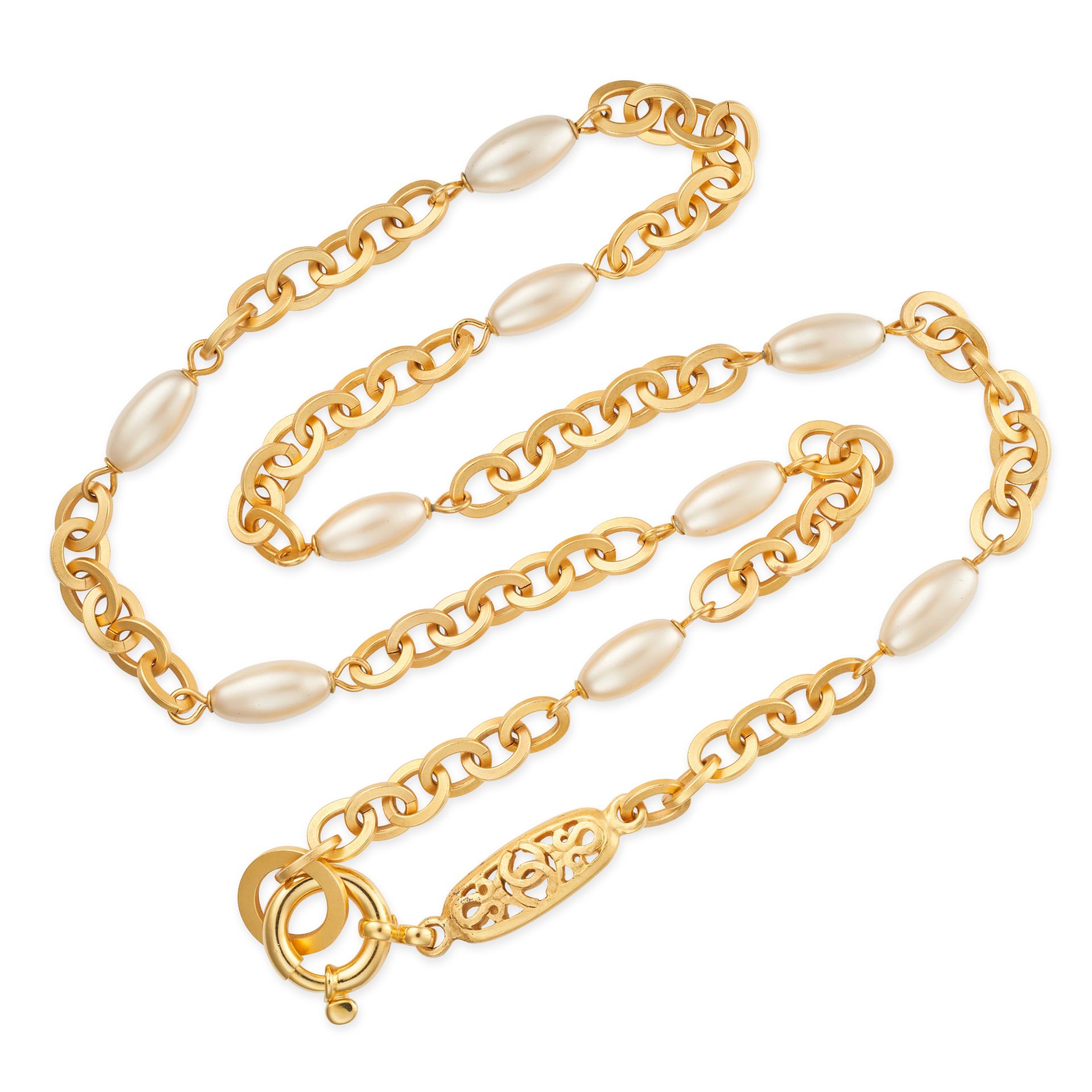 CHANEL, A VINTAGE FAUX PEARL CHAIN NECKLACE in gold plated metal, set with faux pearls and chain ...