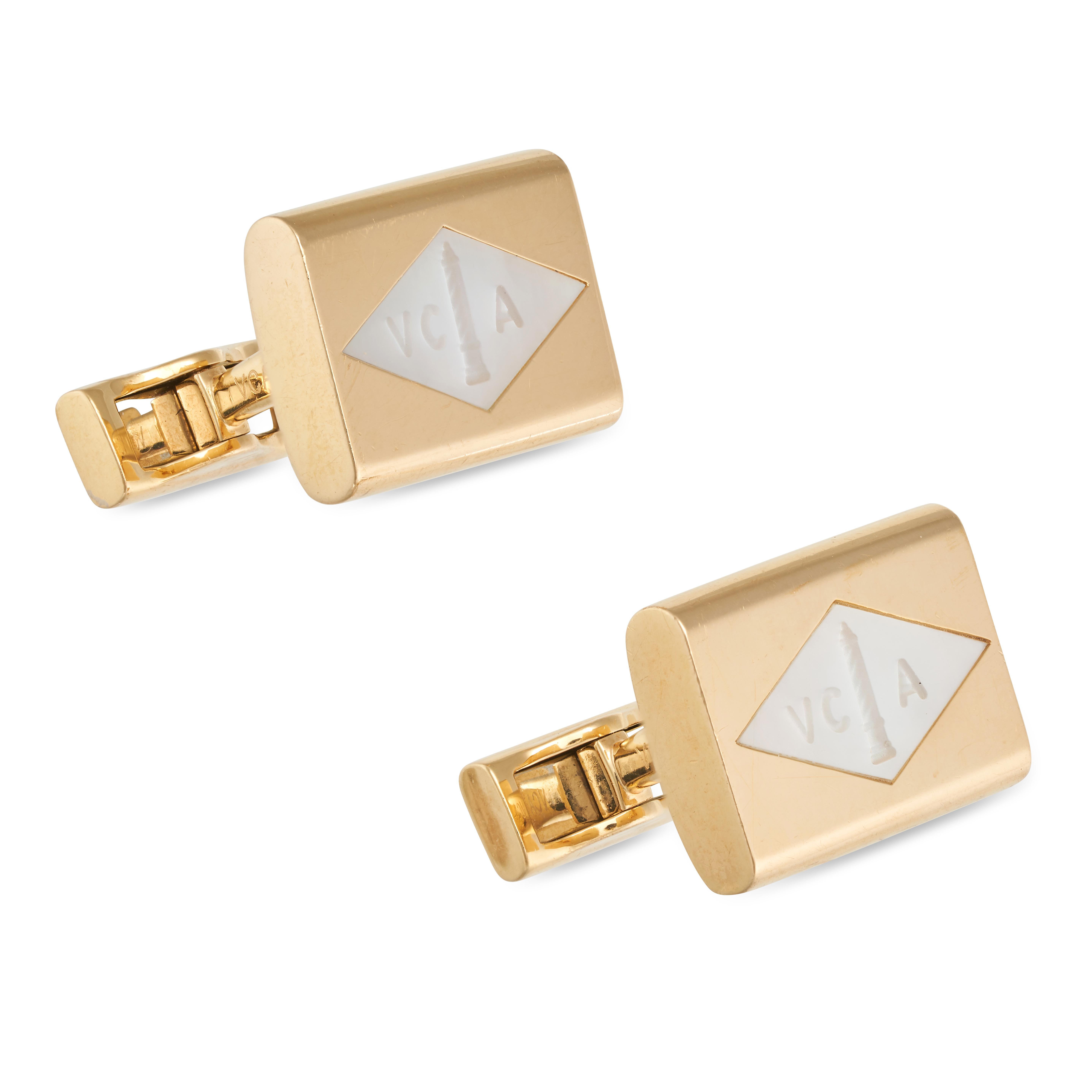 VAN CLEEF & ARPELS, A PAIR OF MOTHER OF PEARL CUFFLINKS in 18ct yellow gold, each comprising a re...