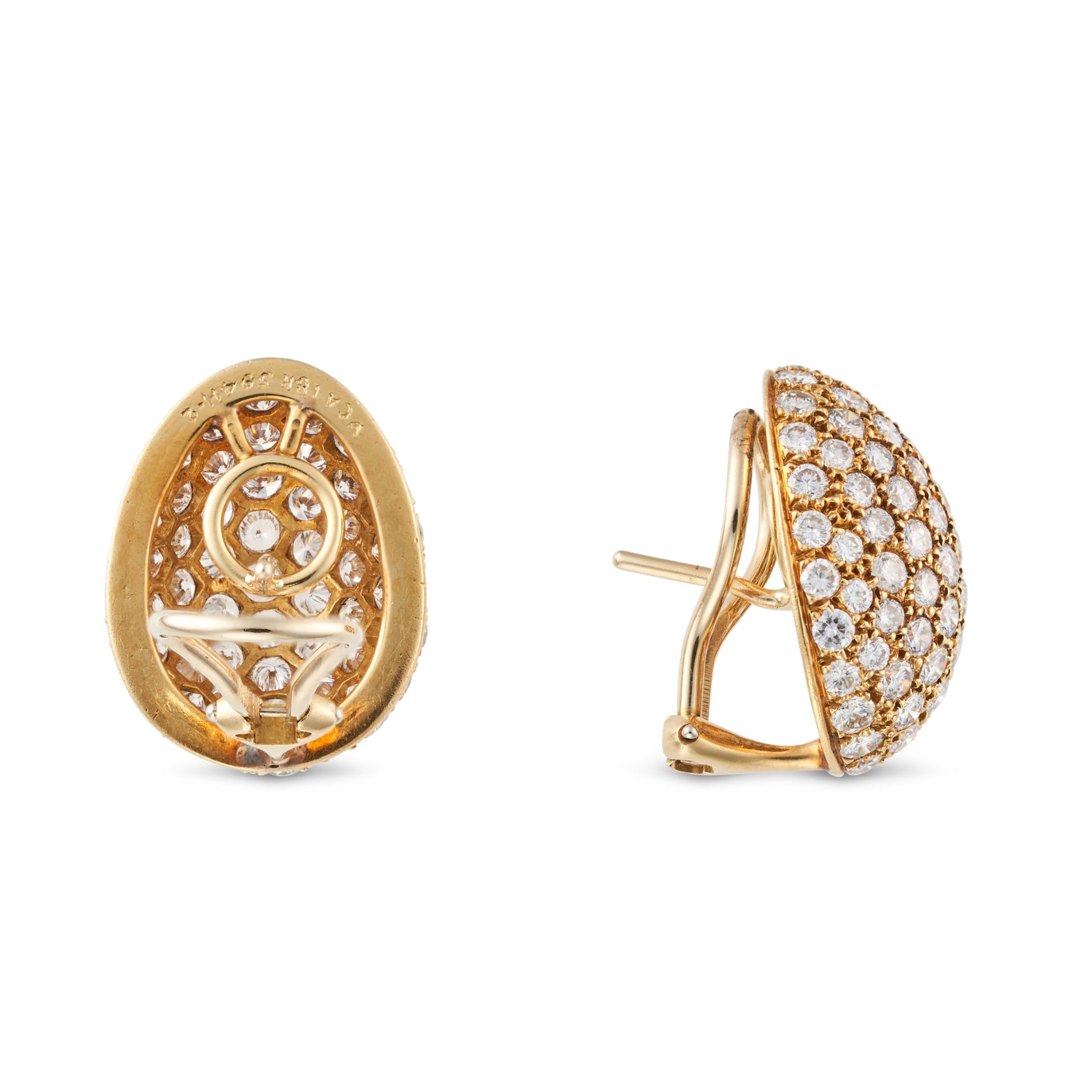 VAN CLEEF & ARPELS, A PAIR OF DIAMOND BOMBE EARRINGS each domed face pave set with round brillian... - Bild 5 aus 5