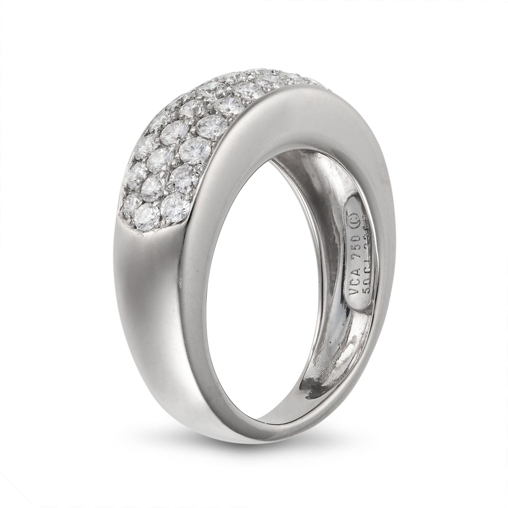 VAN CLEEF & ARPELS, A DIAMOND RING in 18ct white gold, pave set with three rows of round brillian... - Bild 2 aus 2