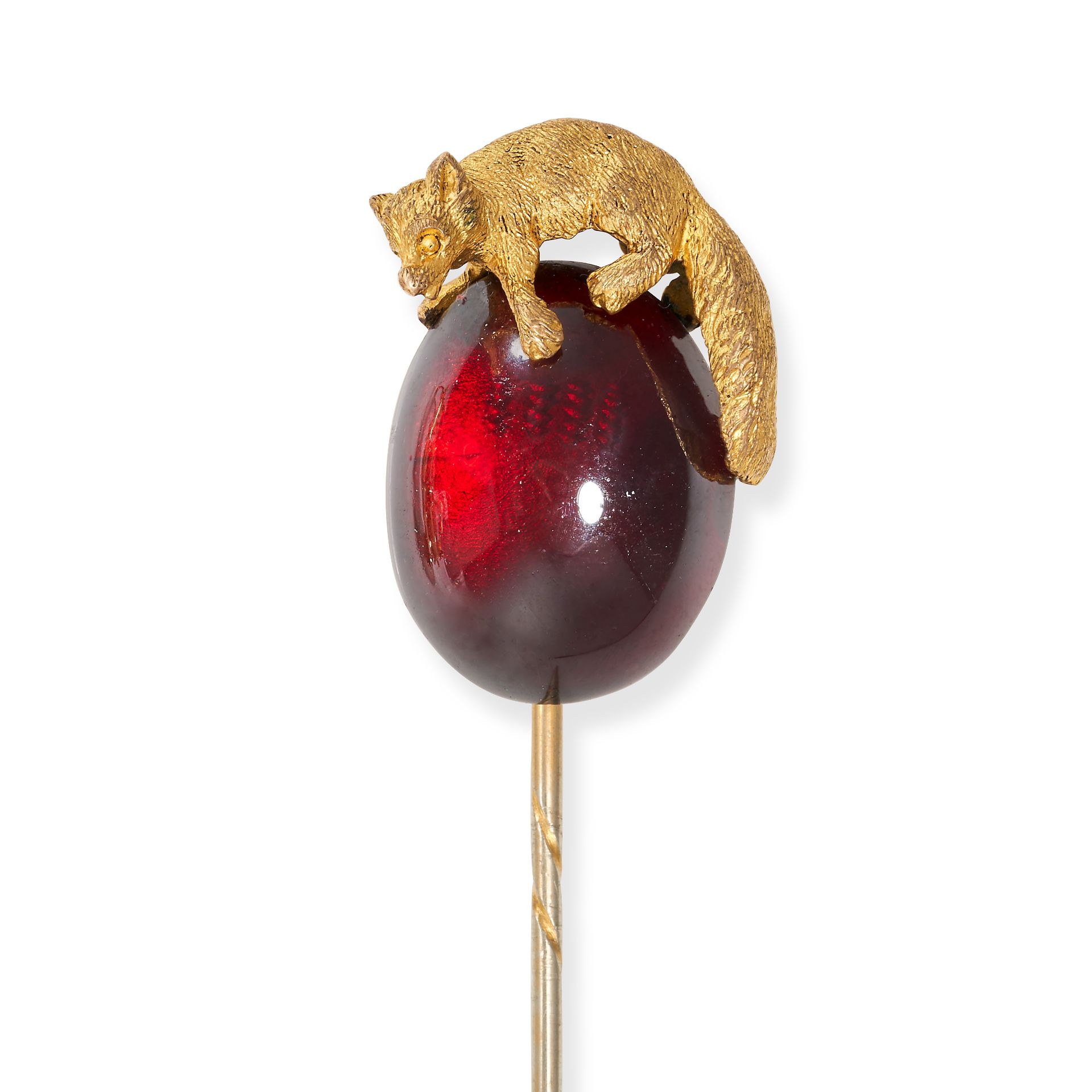 AN ANTIQUE GARNET FOX STICK PIN in 18ct yellow gold, set with a cabochon garnet with an applied f...
