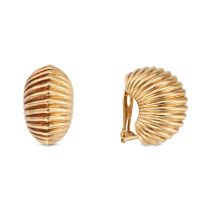 A PAIR OF GOLD CLIP EARRINGS each in fluted design, stamped 14K, 2.8cm, 14.0g.