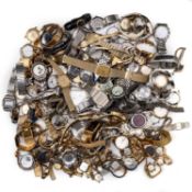 A LARGE COLLECTION OF WATCHES FOR SPARES AND REPAIRS