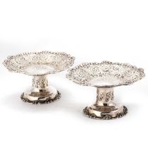 TIFFANY & CO: A PAIR OF 19TH CENTURY AMERICAN STERLING SILVER TAZZAS